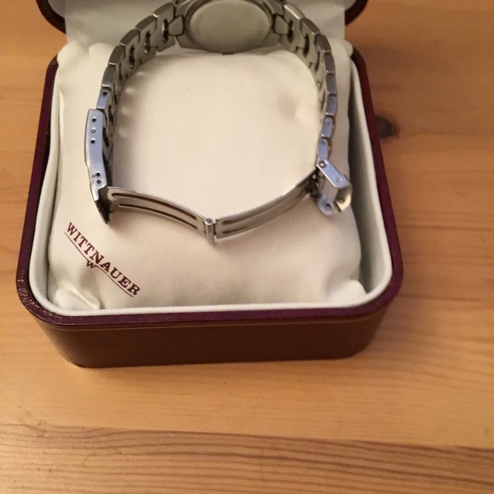 🎁 Wittnauer Swiss Ladies Watch with a date window - Picture 3 of 6